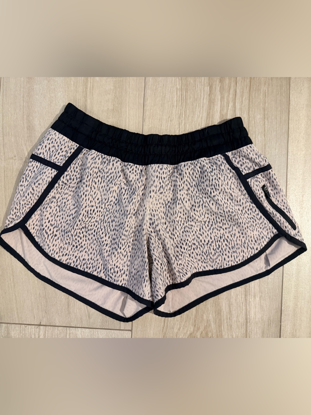 Lululemon Women's tan and black Printed Athletic Shorts with Black Trim.